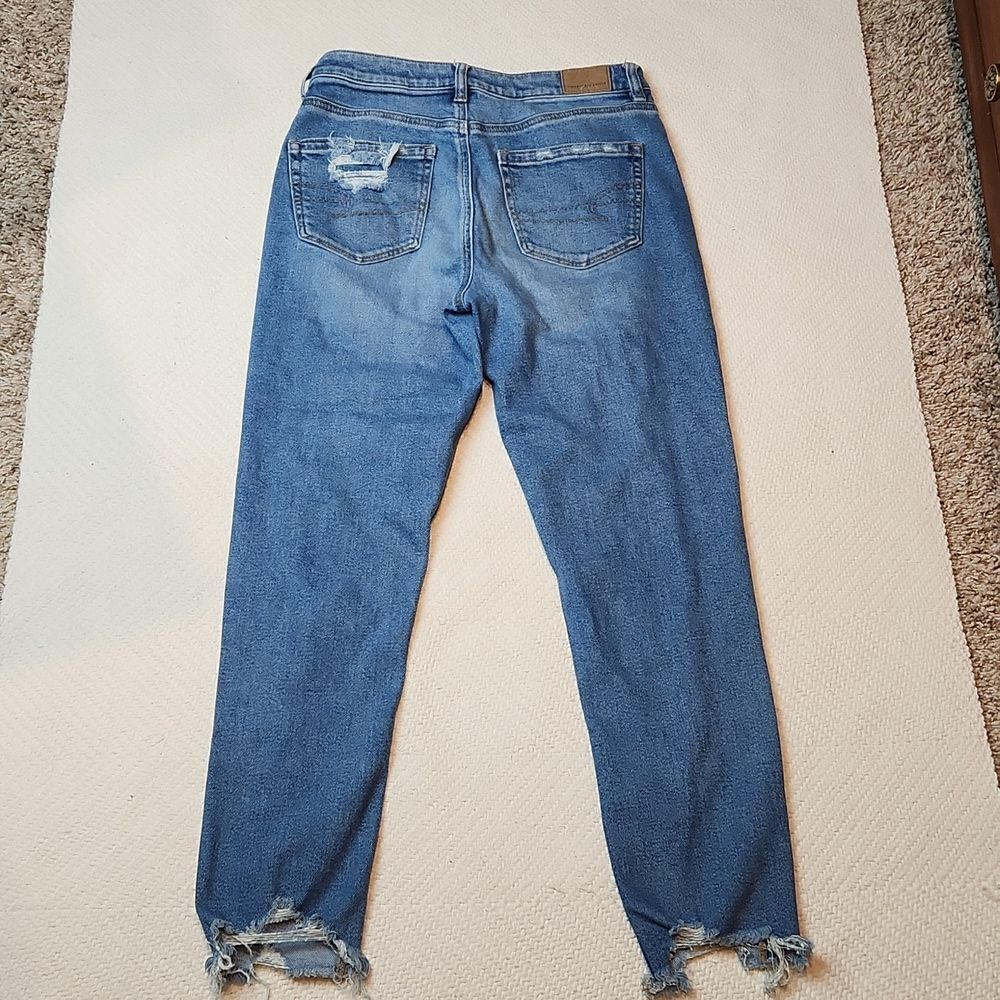 American Eagle‎ Distressed High Rise Mom Jean Size 4 - Picture 5 of 9